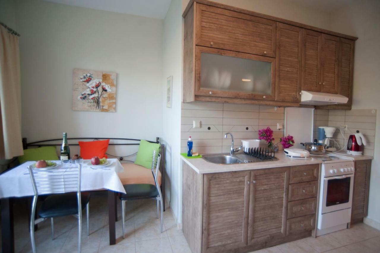Vila Deep Blue-Apartment Selana Sea View อาโยส นิกีตัส ภายนอก รูปภาพ